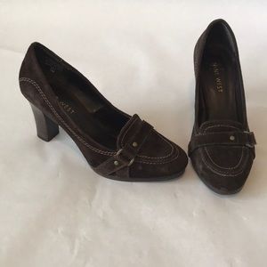 EUC Nine West brown suede loafer style heels